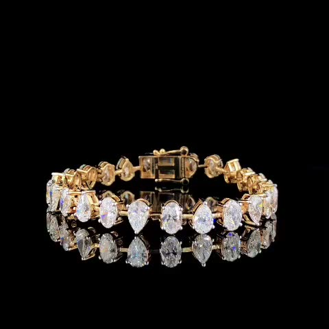 Cupira Cupira Royal Diamond Bangle with lab-grown diamonds