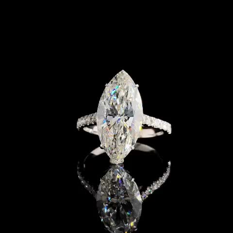 Cupira Cupira Oval Diamond Engagement Ring with lab-grown diamonds