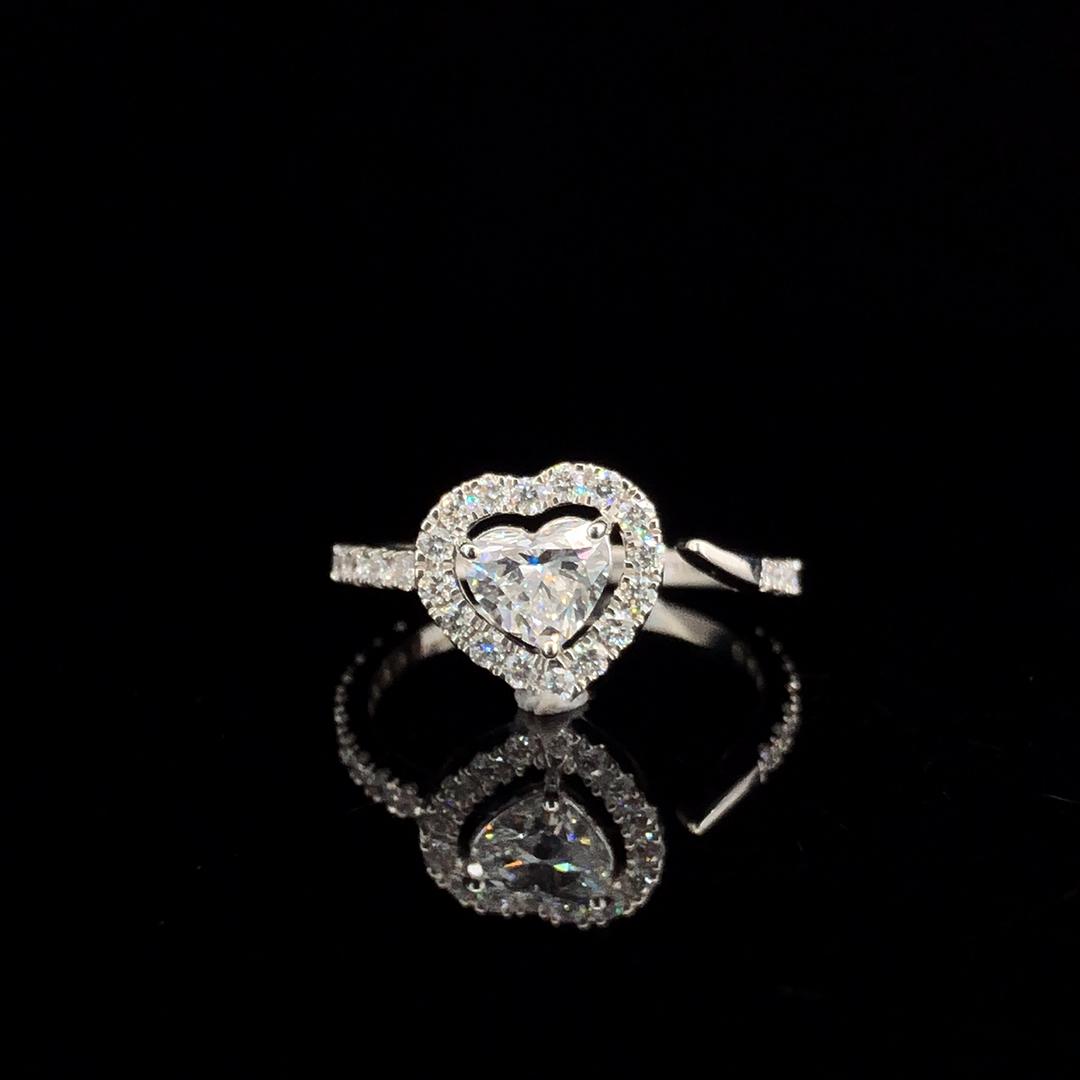 Cupira Cupira Criss-Cross Diamond Ring with lab-grown diamonds