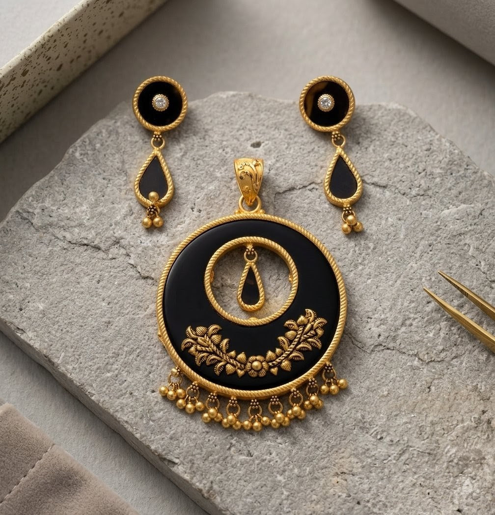 Cupira Cupira Infinity Diamond Pendant with lab-grown diamonds
