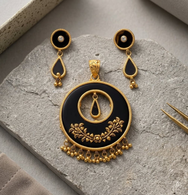 Cupira Cupira Infinity Diamond Pendant with lab-grown diamonds