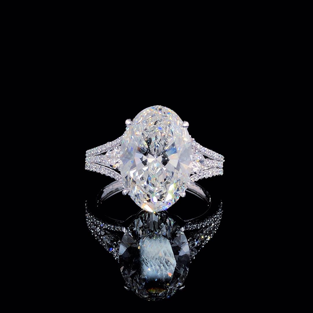 Cupira Cupira Signature Halo Ring with lab-grown diamonds
