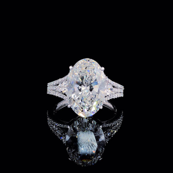 Cupira Cupira Signature Halo Ring with lab-grown diamonds